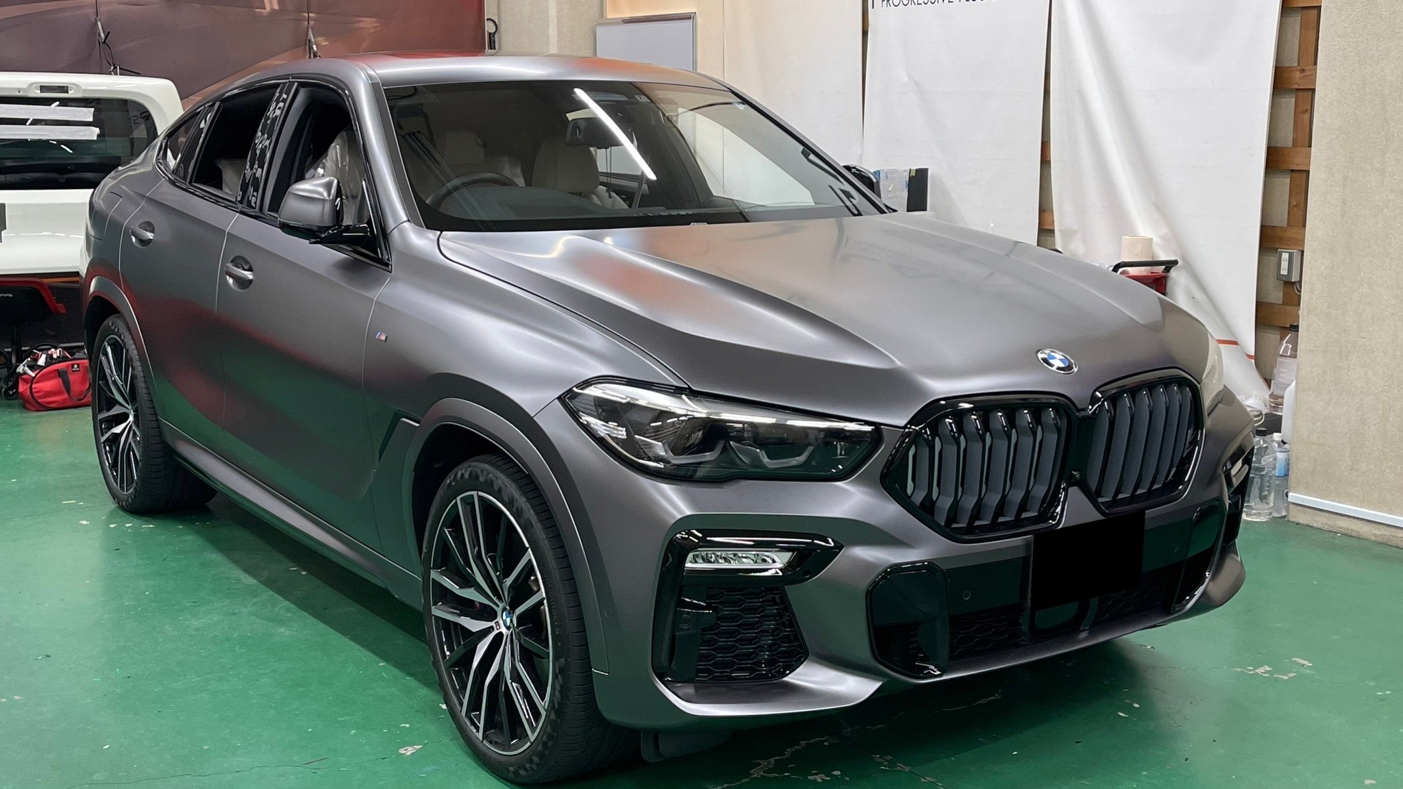 BMW　X6　35d　2080-S261でフルラッピング