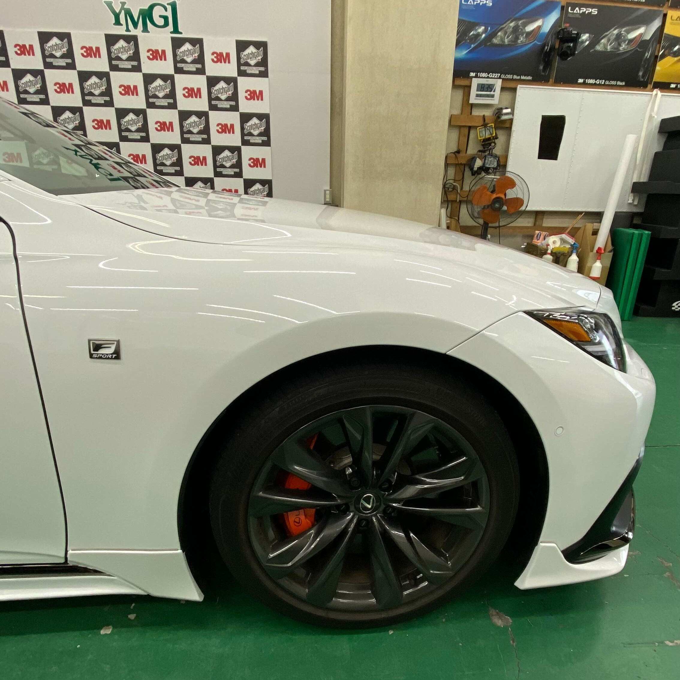 レクサスLS500フェンダーへプロテクションフィルム施工した画像